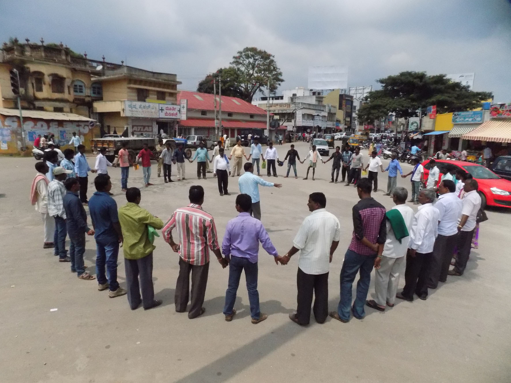 ಅಂಬೇಡ್ಕರ್ ಪುತ್ಥಳಿಗೆ ಅಪಮಾನ: ಪ್ರತಿಭಟನೆ